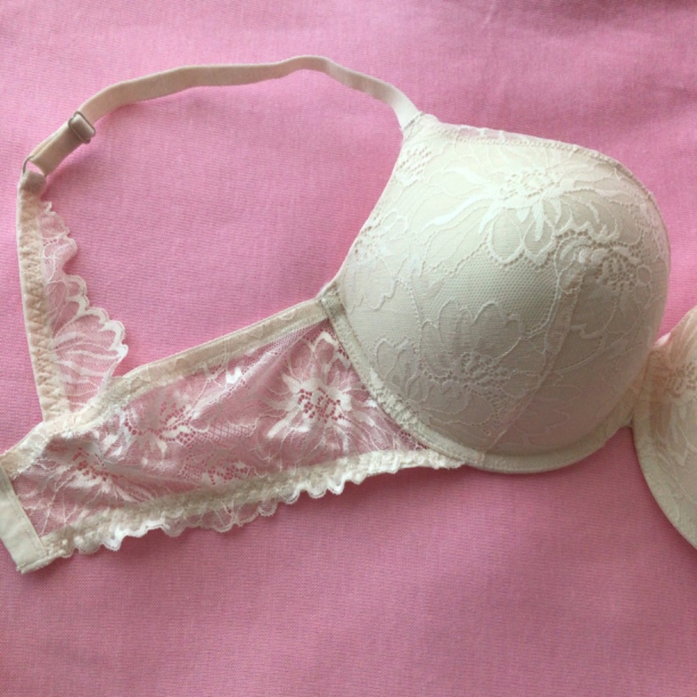 Woman’s lacy bra , NWOT , heavy padded/push up